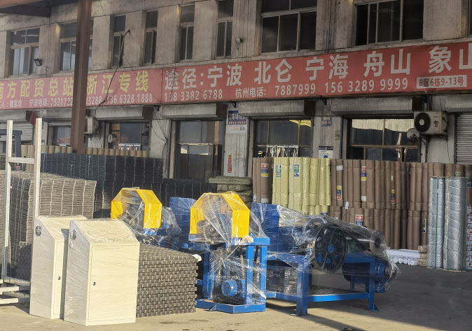 山東李經(jīng)理訂購(gòu)的中型水箱拉絲機(jī)發(fā)貨了，請(qǐng)注意收貨！